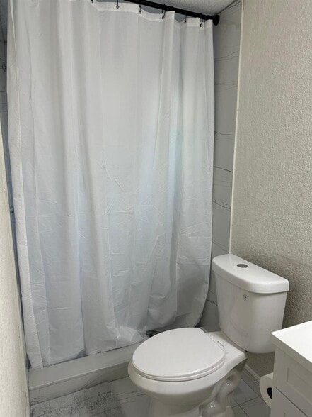 Building Photo - 5131 SW 6th St