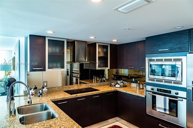 Building Photo - 9400 W Bay Harbor Dr