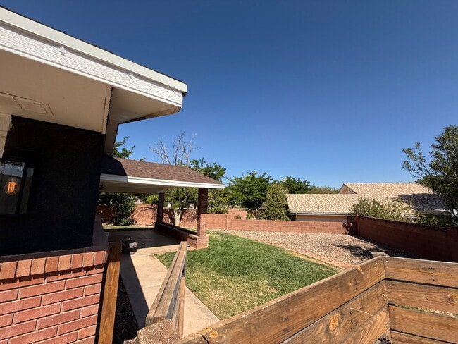 Building Photo - 1149 E Elder Cir