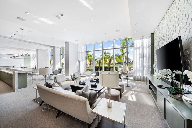 Building Photo - 1155 N Gulfstream Ave