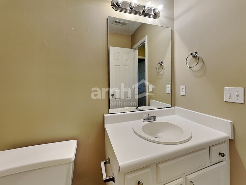 Building Photo - 4408 Eagle Rock Rd