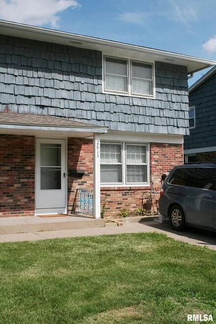 Building Photo - 2613 Hawthorne Dr