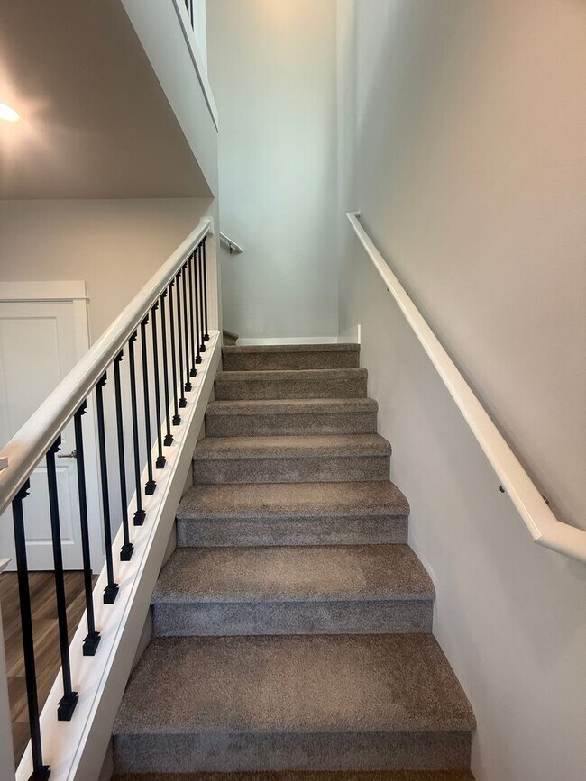 Building Photo - Beautiful 3-Bedroom + Bonus Loft Home in B...