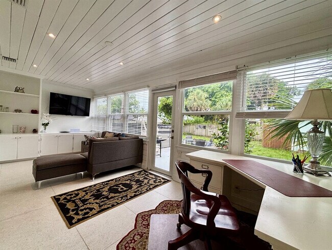 Building Photo - 310 30th St