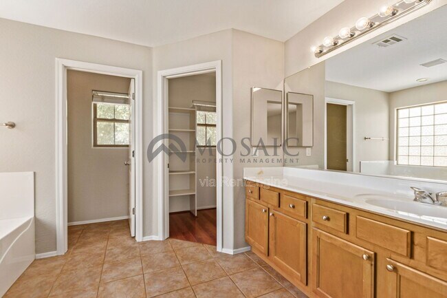 Building Photo - 4540 E Los Alamos St