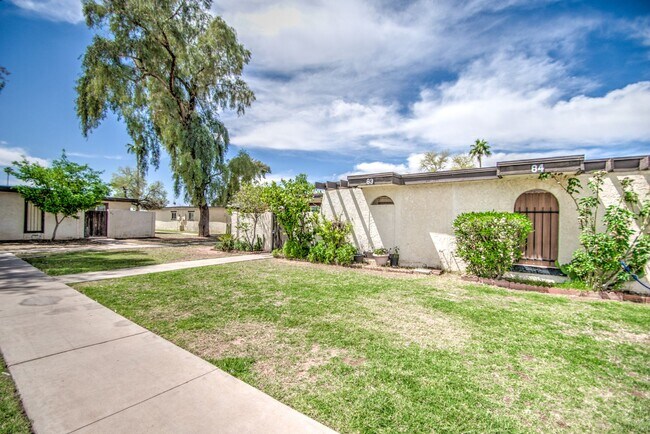 Building Photo - Charming 3 bedroom Townhome near MCC & Med...