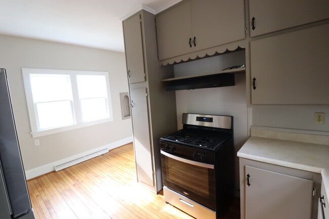 Building Photo - Large Updated 4 Bedroom Single Family Home