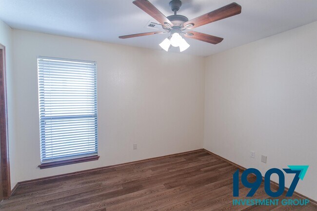 Building Photo - 1213 SW 133rd St