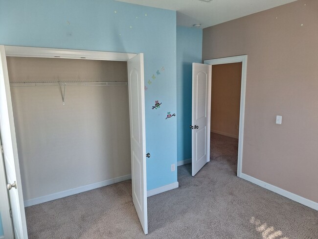 Building Photo - MARCH MOVE IN SPECIAL - $300 off FIRST FUL...