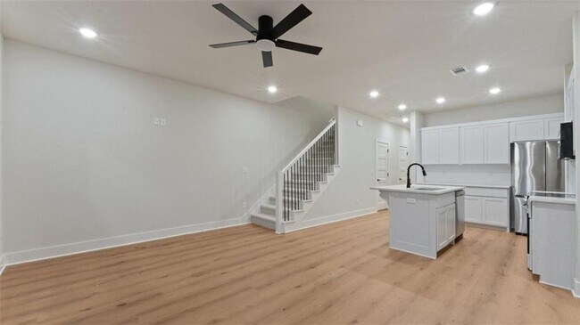 Building Photo - 1851 Lapis Ave