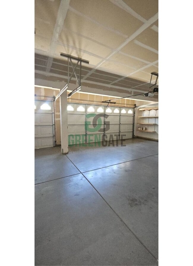 Building Photo - Beautiful 4 Bedroom, 3 Bathroom Home in Tr...