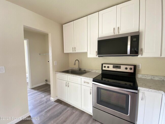 Building Photo - 105 Lagrange Ave