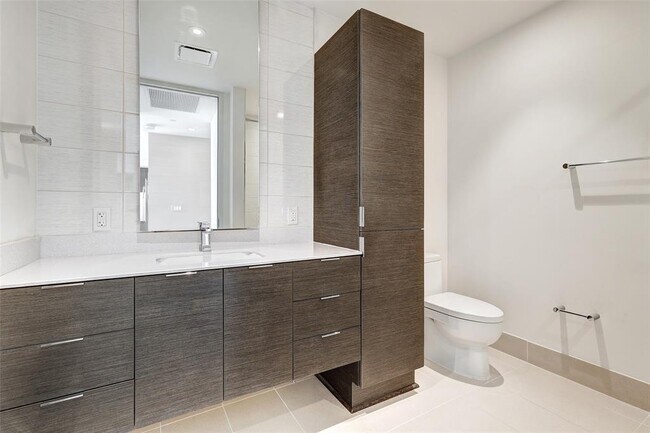 Building Photo - 301 West Ave