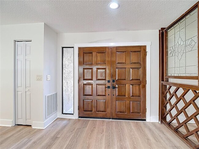Building Photo - 4072 Belmoor Dr