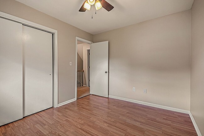 Building Photo - Newly Renovated 2 Bedroom 1.5 Bath Condo located in Elizabethton, TN