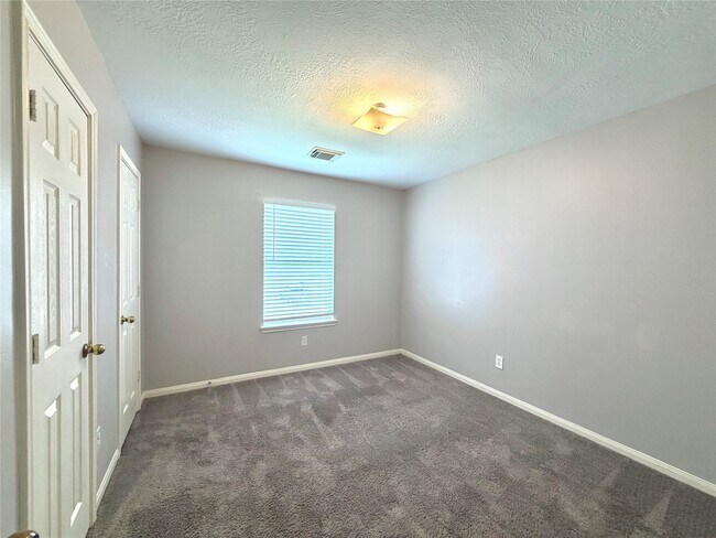 Building Photo - 6415 Mountain Pines Ln