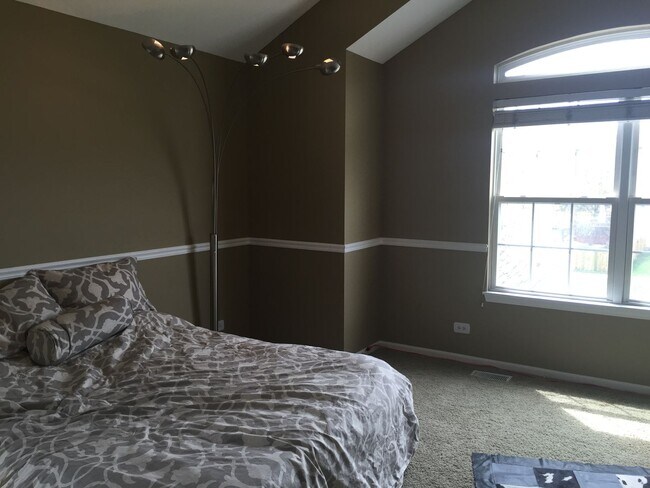 Building Photo - 844 Violet Cir