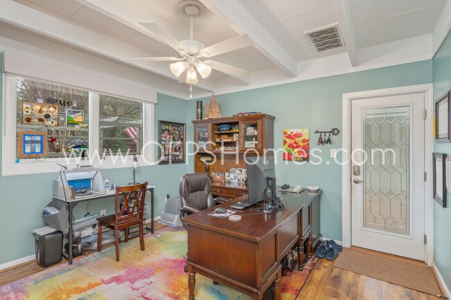 Building Photo - Bayou-Front Home w/ Dock