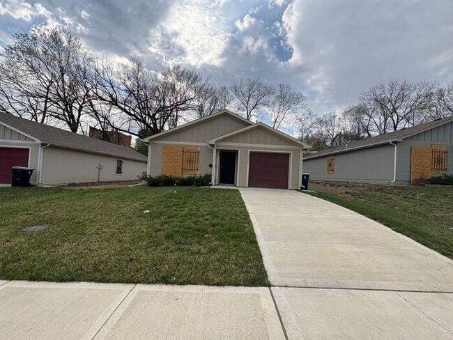 Building Photo - Charming 4-Bedroom Home with Spacious Livi...