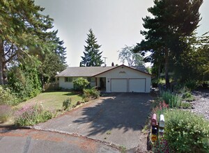 Building Photo - Spacious 4 bedroom 2 bath Home in North Al...