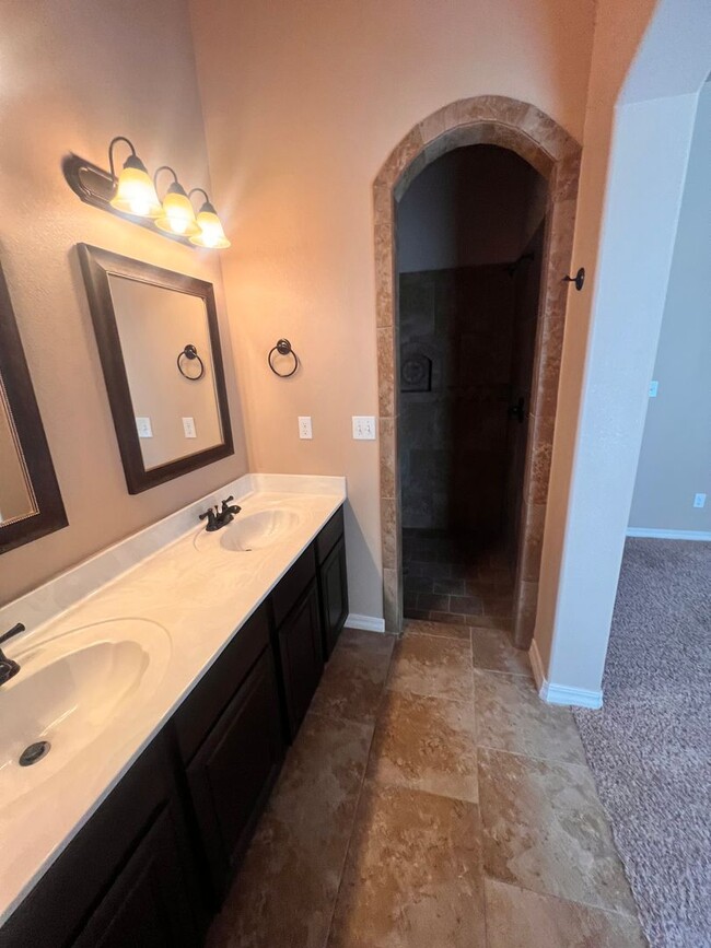 Building Photo - GORGEOUS EASTSIDE HOME OPEN HOUSE FRIDAY 0...