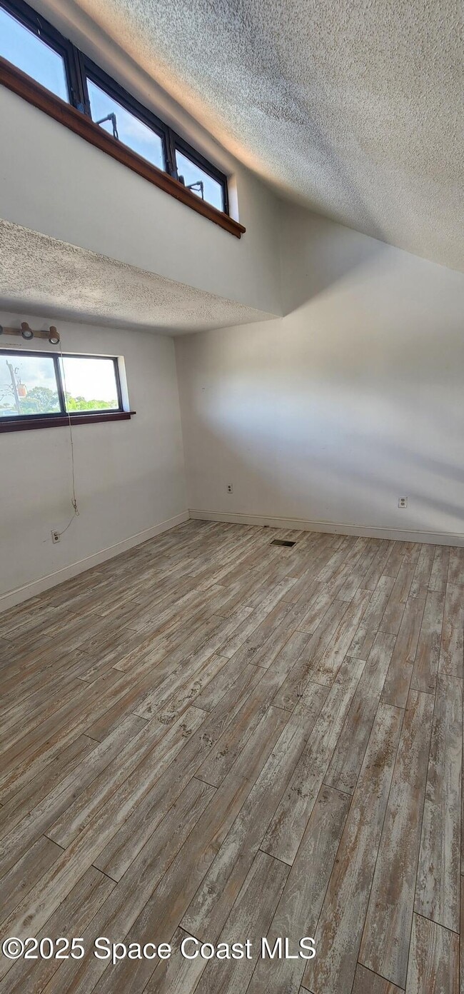 Building Photo - 202 Pierce Ave