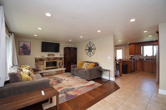 Building Photo - Updated 5 Bed West Valley Gem with Great Layout & Outdoor Living Space!!