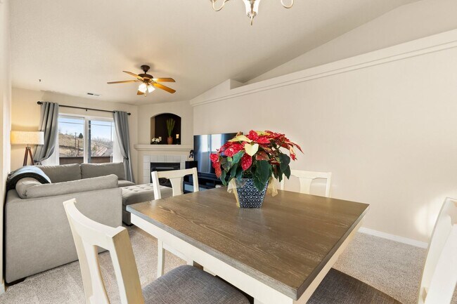 Building Photo - Westside Condo with Mountain Views, Upgrad...