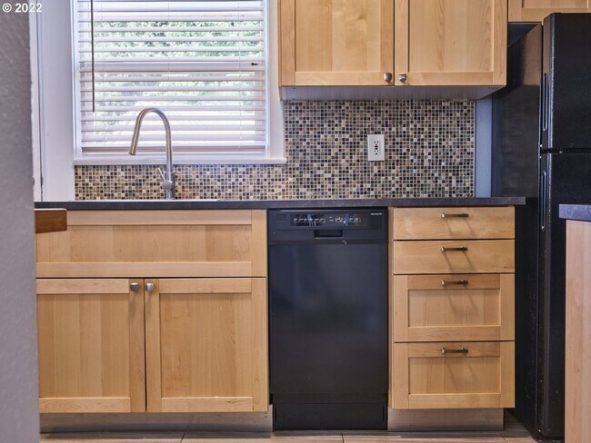 Building Photo - r3008unanderavev