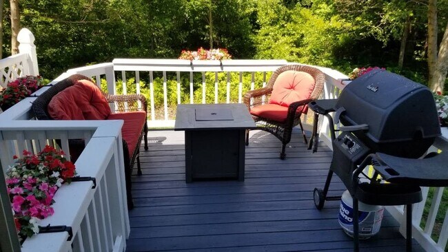 Building Photo - 272 Union St