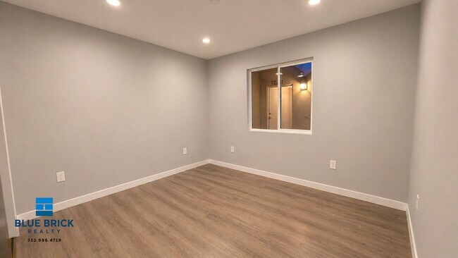 Building Photo - 1242 W 93rd St