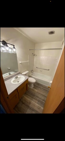 Building Photo - 214 S River St