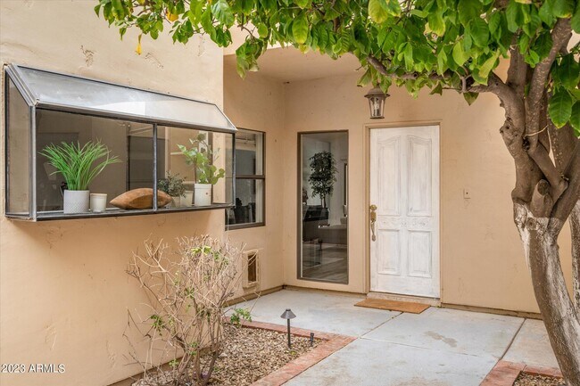 Building Photo - 8844 E San Rafael Dr