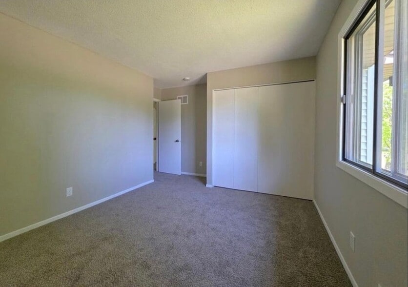 Building Photo - 4710 Lenore Ln