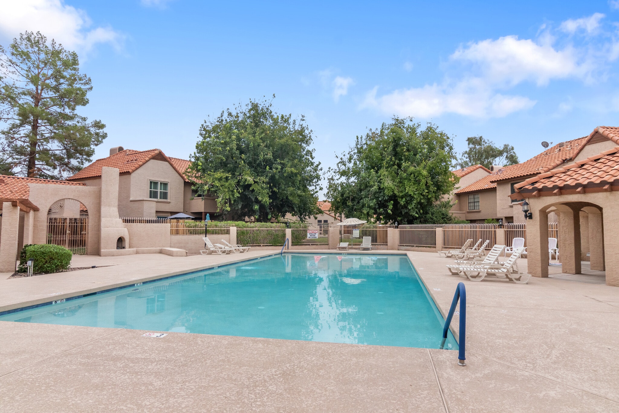 Building Photo - 4901 E Kelton Ln