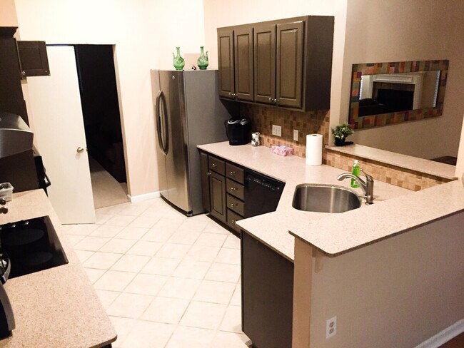 Building Photo - 14811 Great Willow Dr