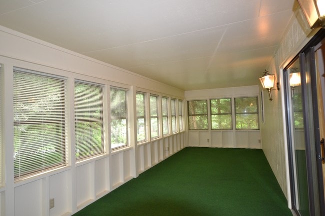 Building Photo - 226 Park Ln