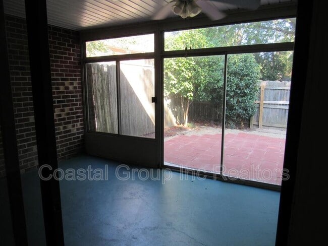 Building Photo - 800 St Denis Ct