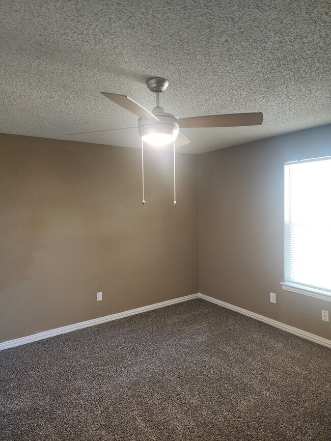 Building Photo - 5325 Weddington Ct