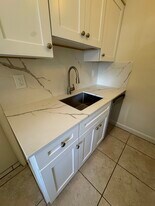 Building Photo - 2585 NE 11th Ct