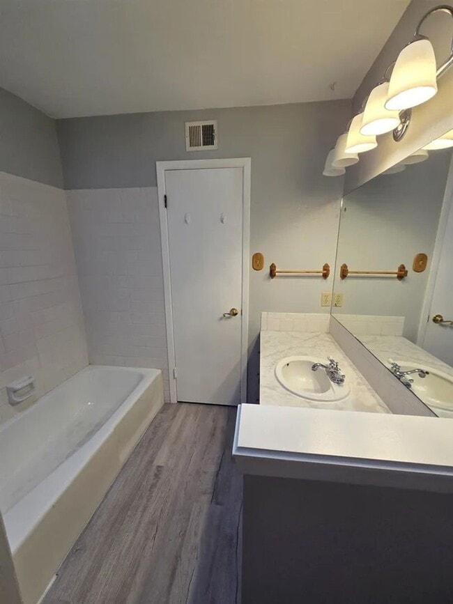 Building Photo - Very well maintained home - 6 Month Lease!!!