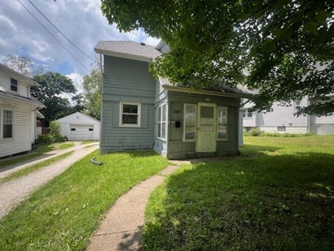 Primary Photo - 228 Bowmanville St