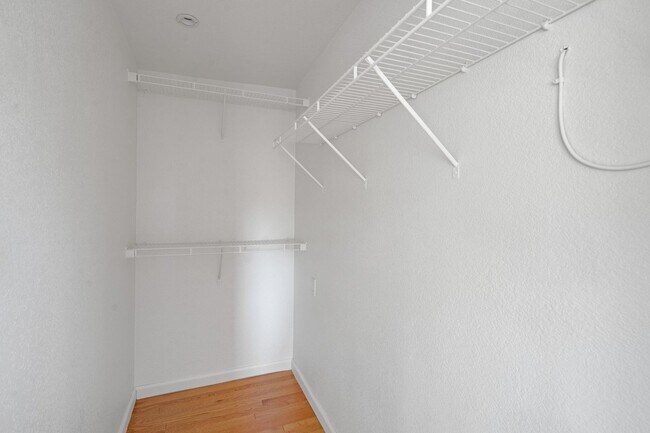 Building Photo - Private 2-Bedroom Fair Oaks Duplex with Gated Driveway & Garage!