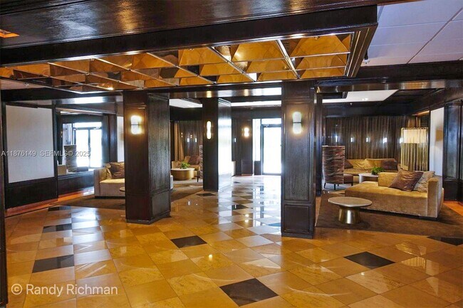 Building Photo - 600 NE 36th St