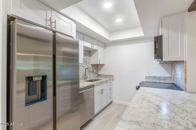 Building Photo - 7557 N Dreamy Draw Dr