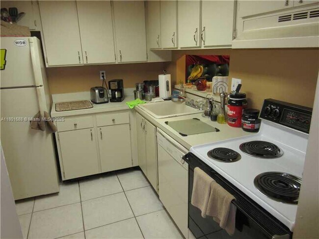 Building Photo - 8025 SW 107th Ave