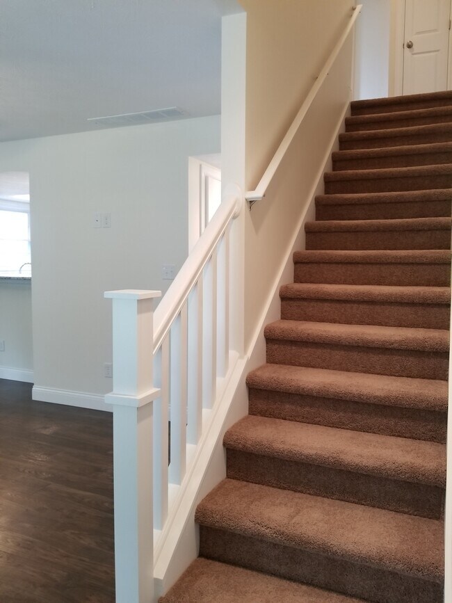 Building Photo - GREAT 3 BED 2 BATH CONDO!!!