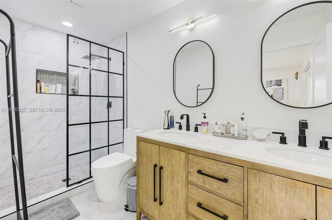 Building Photo - 17460 SW 85th Ave