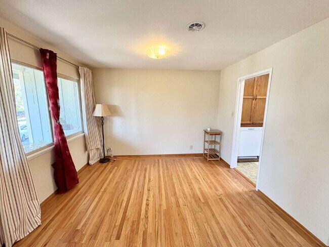 Building Photo - Peaceful Charmer Single-Story Retreat in Vallejo