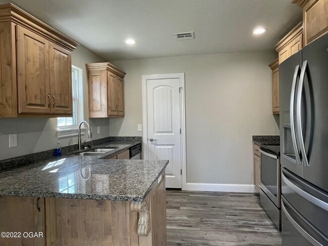 Building Photo - 1121 E 42nd St